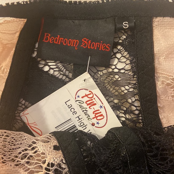 NEW GORGEOUS Bedroom Stories Chantilly Lace High Waisted Garter w/bows SZ SMALL - Picture 4 of 5